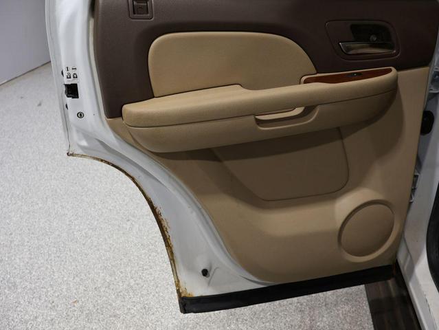 Photo of 2007 Summit White GMC Yukon