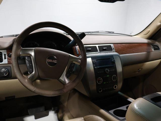 Photo of 2007 Summit White GMC Yukon