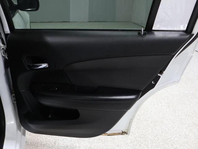Photo of 2012 Bright White Chrysler 200