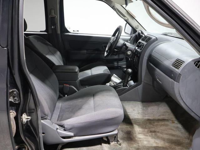 Photo of 2003 Super Black Nissan Frontier