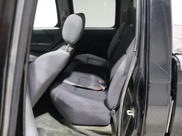 Photo of 2003 Super Black Nissan Frontier
