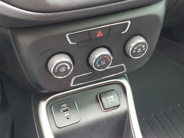 Photo of 2018 Laser Blue Pearlcoat Jeep Compass