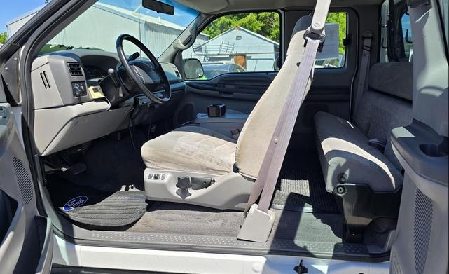Photo of 1999 White Ford F-250
