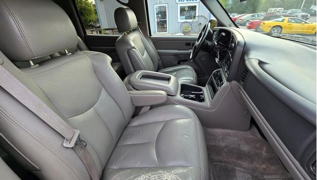 Photo of 2006 Teal Chevrolet Suburban