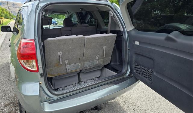 Photo of 2006 Green Toyota RAV4