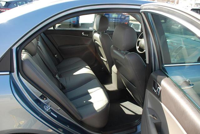 Photo of 2010 Medium Silver Blue Metallic Hyundai SONATA
