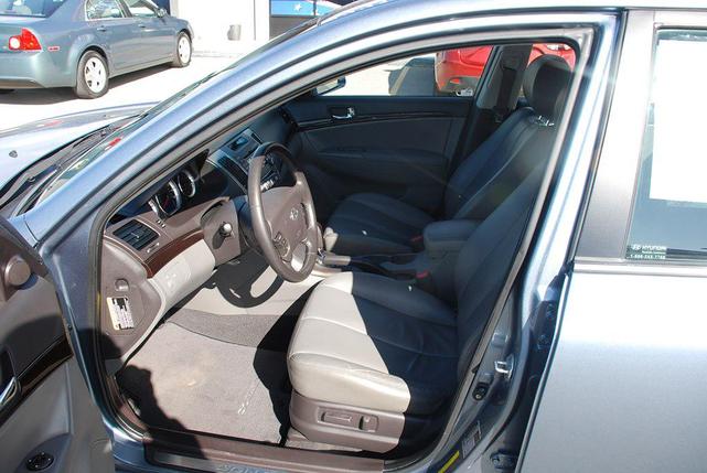 Photo of 2010 Medium Silver Blue Metallic Hyundai SONATA