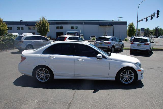 Photo of 2014 WHITE Mercedes-Benz C-Class