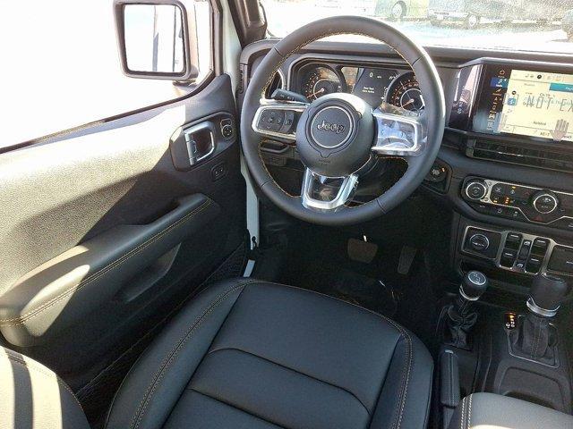 Photo of 2025 Bright White Clearcoat Jeep Wrangler