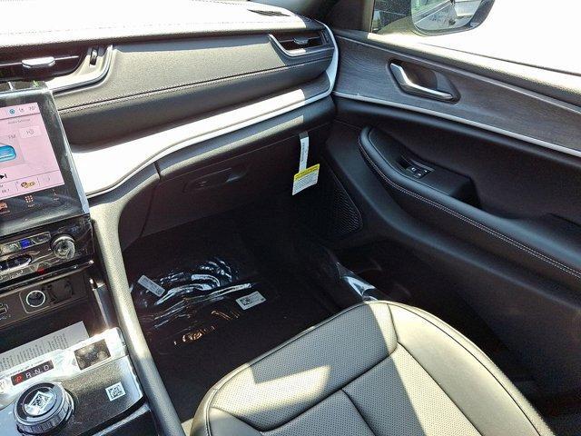 Photo of 2025 Diamond Black Jeep Grand Cherokee L
