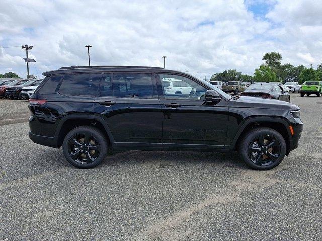 Photo of 2025 Diamond Black Jeep Grand Cherokee L