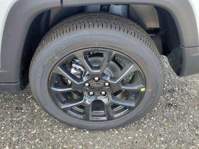 Photo of 2023 Bright White Clearcoat Jeep Compass