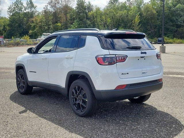 Photo of 2023 Bright White Clearcoat Jeep Compass