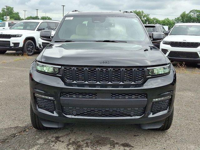 Photo of 2025 Diamond Black Jeep Grand Cherokee L