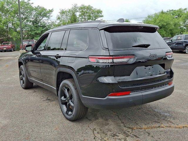 Photo of 2025 Diamond Black Jeep Grand Cherokee L