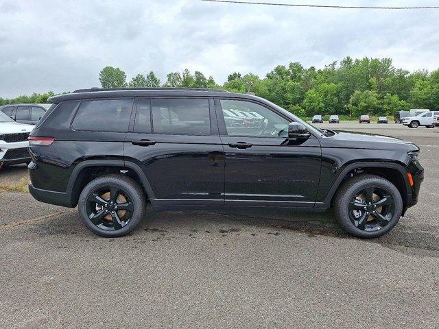 Photo of 2025 Diamond Black Jeep Grand Cherokee L