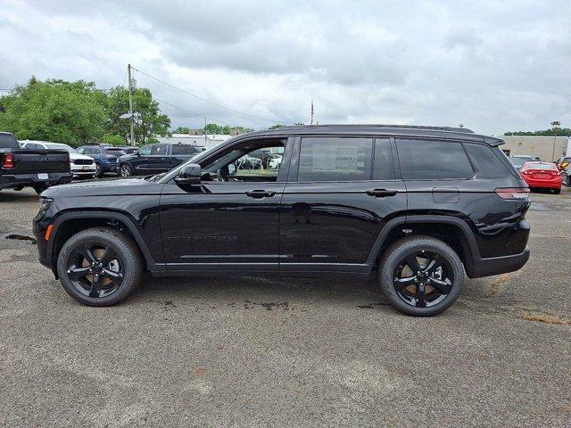Photo of 2025 Diamond Black Jeep Grand Cherokee L