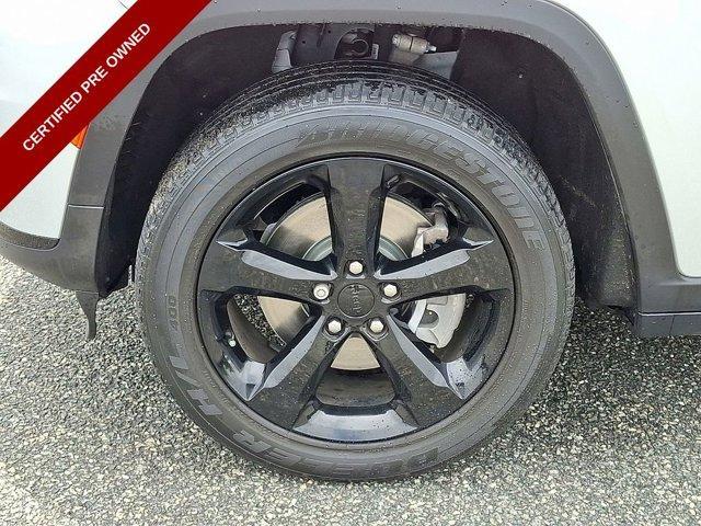 Photo of 2022 Silver Zynith Jeep Grand Cherokee L