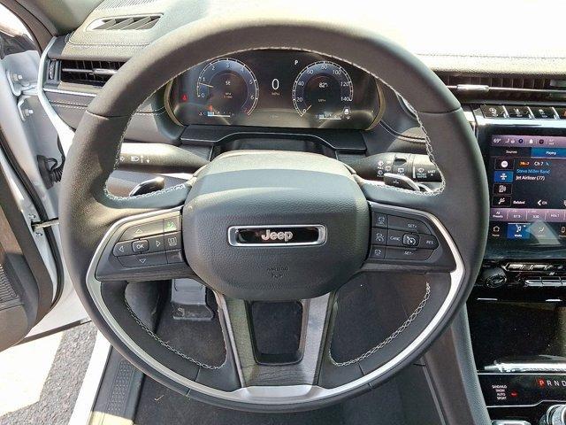 Photo of 2025 Bright White Clearcoat Jeep Grand Cherokee L