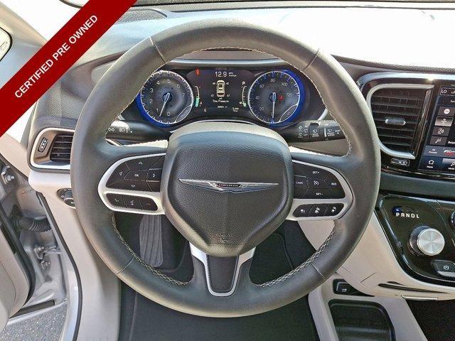 Photo of 2024 Silver Mist Clearcoat Chrysler Pacifica
