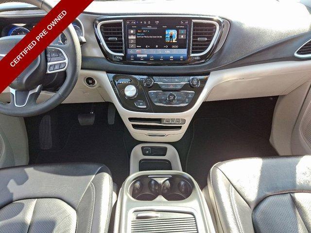 Photo of 2024 Silver Mist Clearcoat Chrysler Pacifica