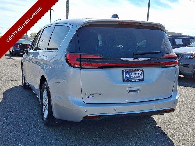 Photo of 2024 Silver Mist Clearcoat Chrysler Pacifica