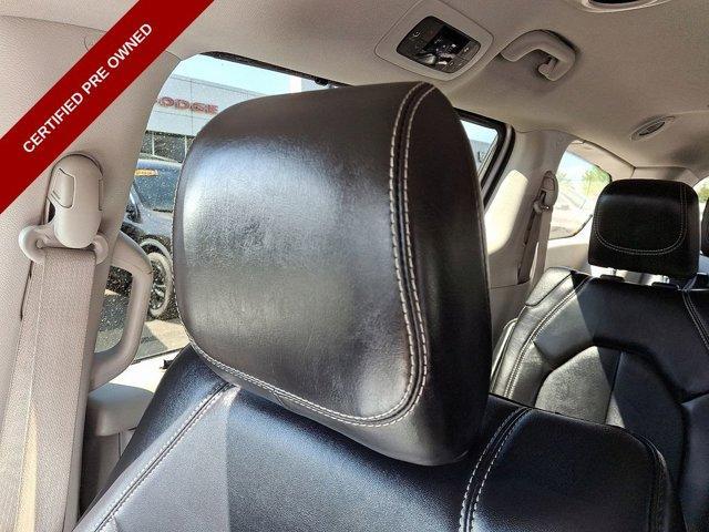 Photo of 2024 Silver Mist Clearcoat Chrysler Pacifica