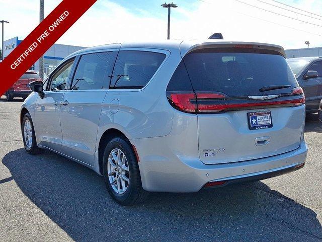 Photo of 2024 Silver Mist Clearcoat Chrysler Pacifica