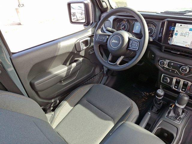 Photo of 2025 Anvil Clearcoat Jeep Wrangler