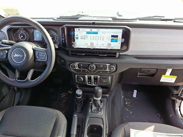 Photo of 2025 Anvil Clearcoat Jeep Wrangler