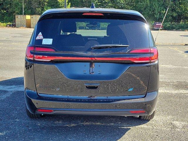 Photo of 2023 Brilliant Black Crystal Pearlcoat Chrysler Pacifica Hybrid