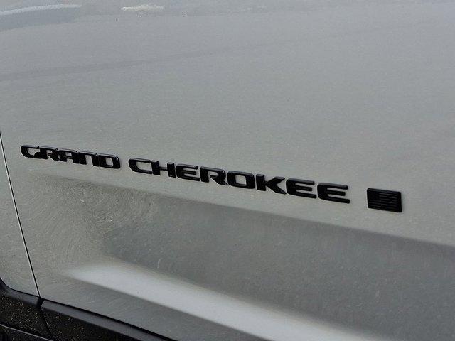 Photo of 2021 Silver Zynith Jeep Grand Cherokee L