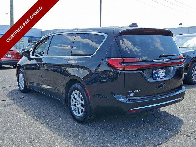 Photo of 2023 Brilliant Black Crystal Pearlcoat Chrysler Pacifica