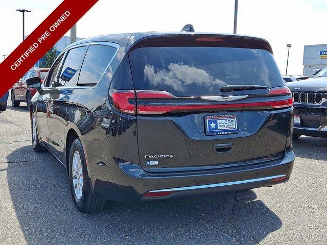 Photo of 2023 Brilliant Black Crystal Pearlcoat Chrysler Pacifica