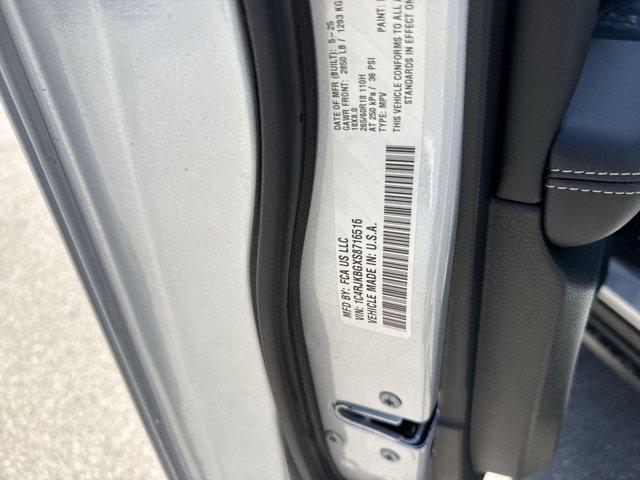 Photo of 2025 Silver Zynith Jeep Grand Cherokee L