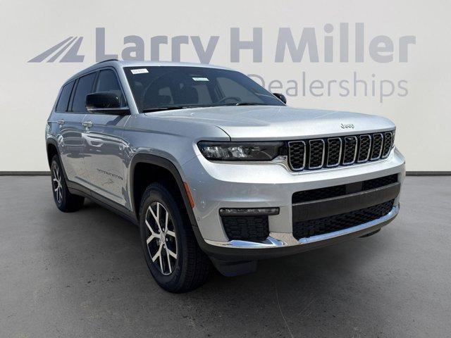 Photo of 2025 Silver Zynith Jeep Grand Cherokee L