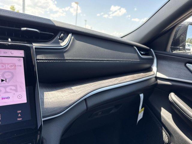 Photo of 2025 Silver Zynith Jeep Grand Cherokee L