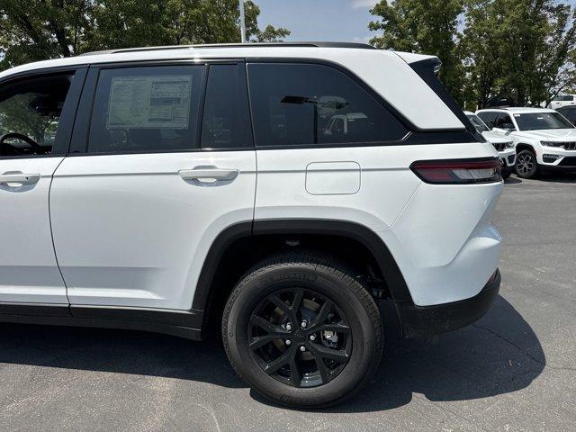 Photo of 2025 Bright White Clearcoat Jeep Grand Cherokee