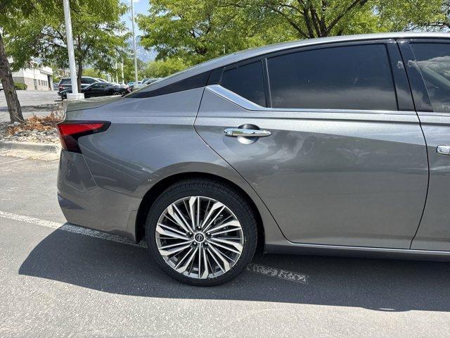 Photo of 2023 Gun Metallic Nissan Altima