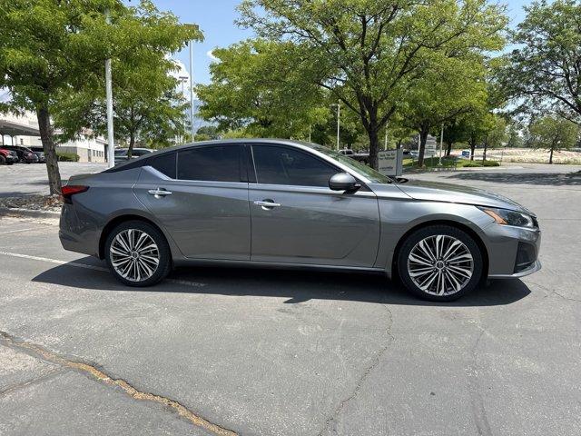 Photo of 2023 Gun Metallic Nissan Altima