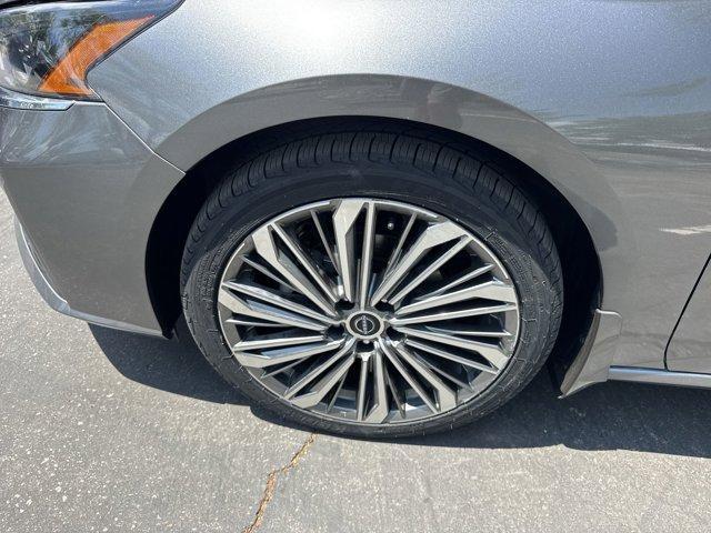 Photo of 2023 Gun Metallic Nissan Altima