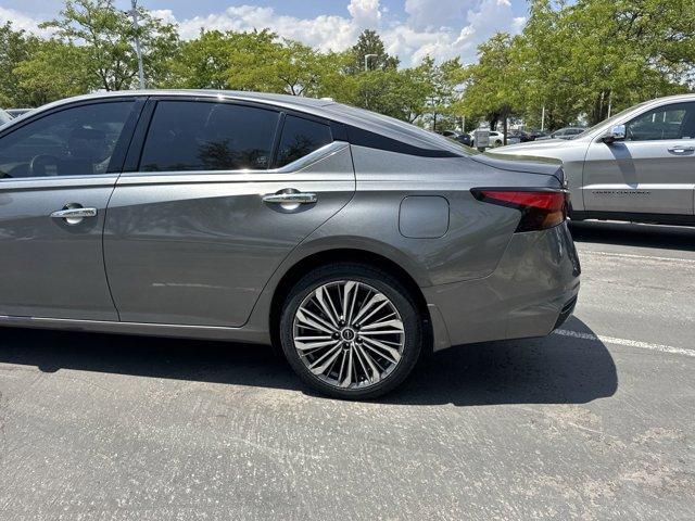 Photo of 2023 Gun Metallic Nissan Altima