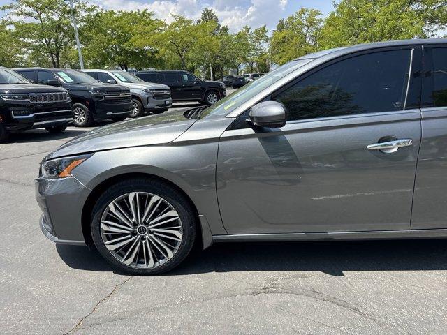 Photo of 2023 Gun Metallic Nissan Altima