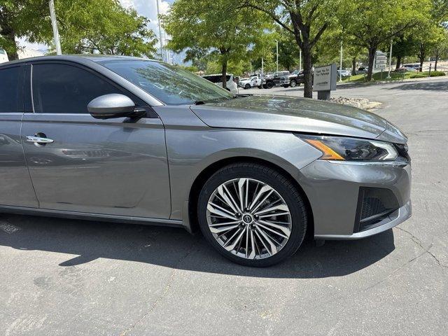 Photo of 2023 Gun Metallic Nissan Altima