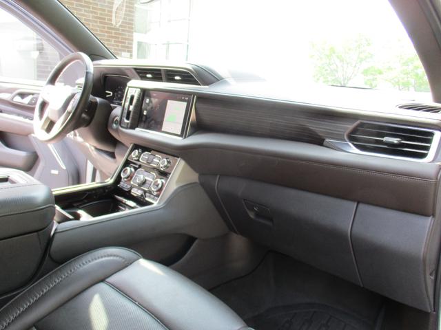 Photo of 2022 White GMC Yukon XL