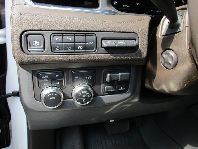 Photo of 2022 White GMC Yukon XL