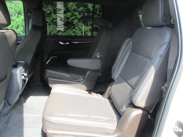 Photo of 2022 White GMC Yukon XL