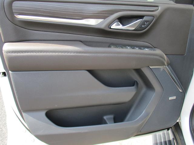 Photo of 2022 White GMC Yukon XL