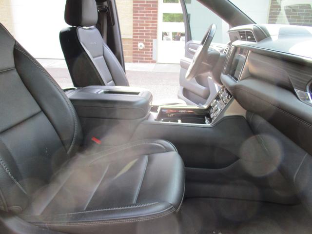 Photo of 2022 White GMC Yukon XL