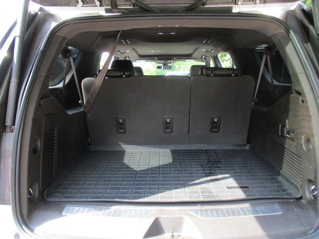 Photo of 2022 White GMC Yukon XL